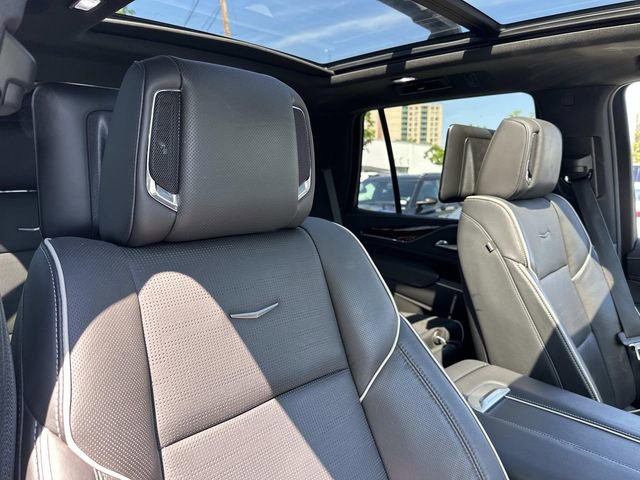 Used 2023 Cadillac Escalade Premium Luxury w/ LPO, Floor Liner Package AWD/4WD image 10