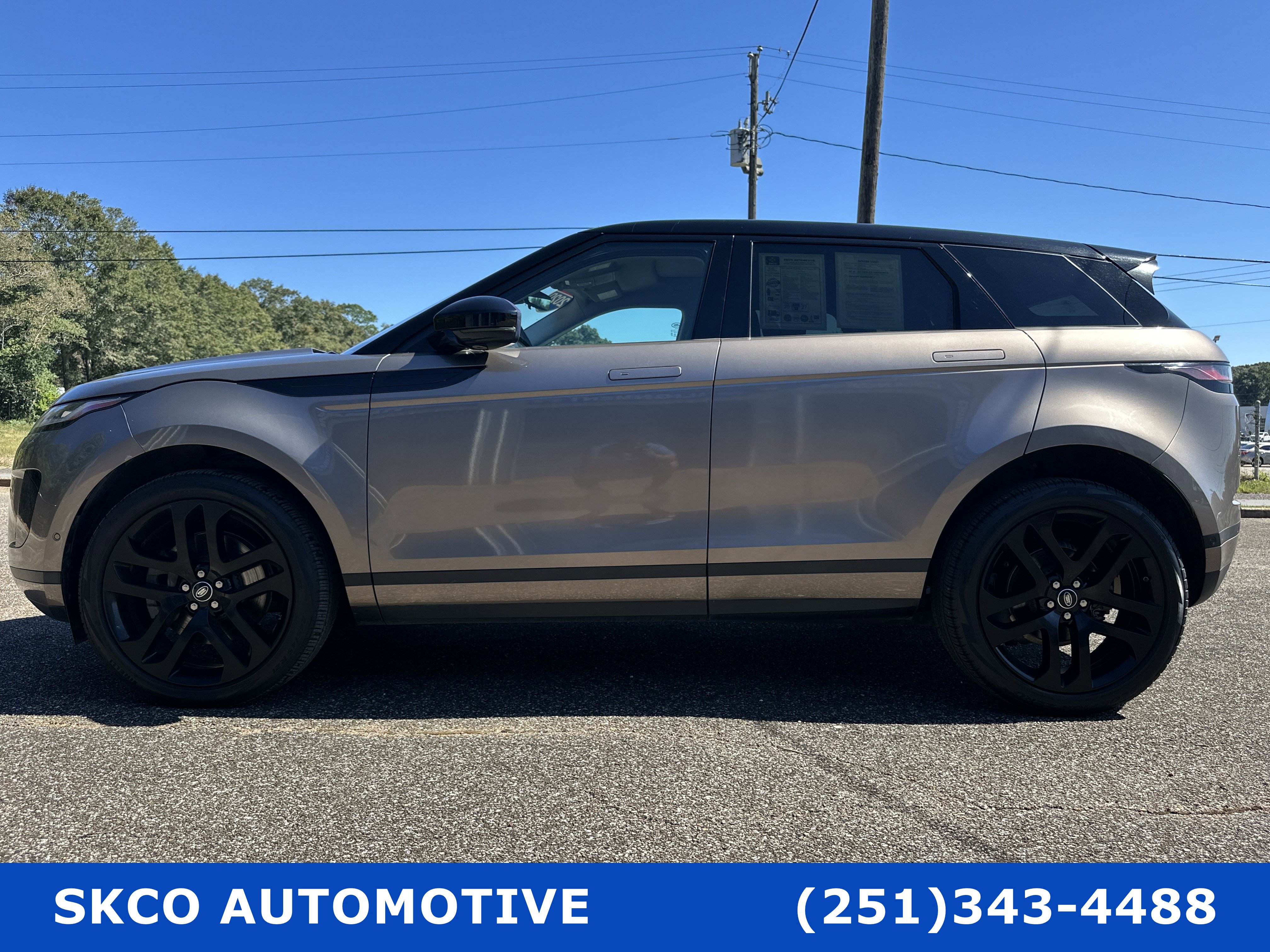 Used 2020 Land Rover Range Rover Evoque SE image 2