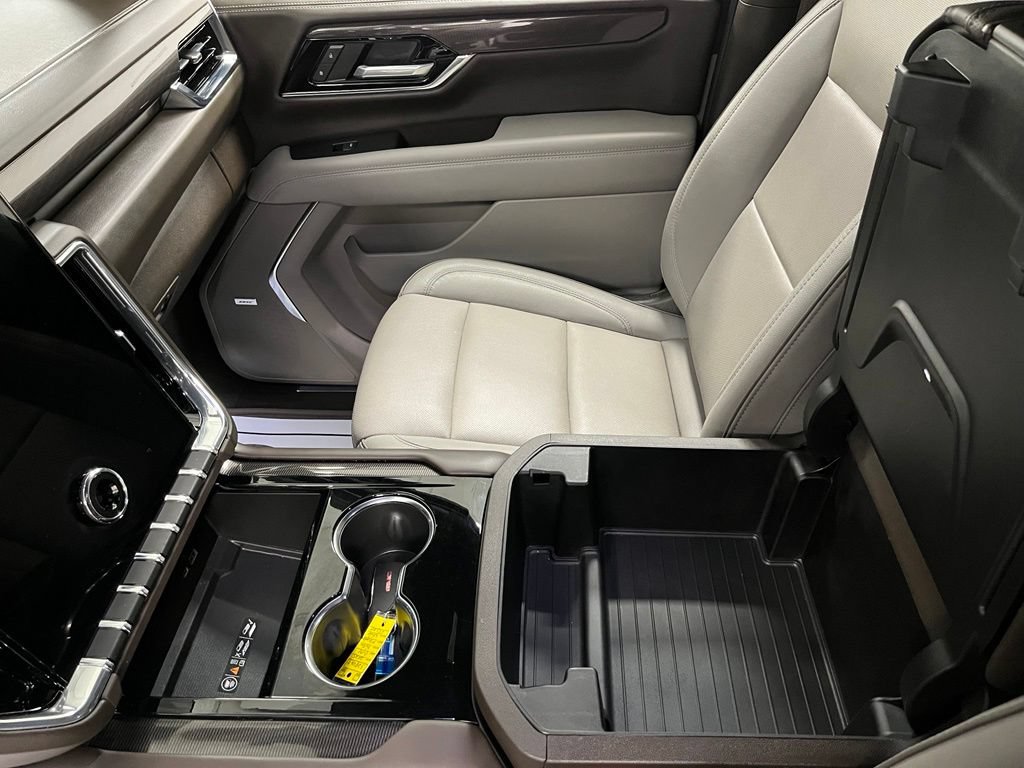 Used 2025 GMC Yukon Elevation AWD/4WD image 39