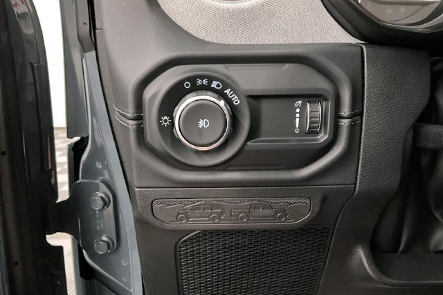 Used 2026 Jeep Wrangler Unlimited Sahara AWD/4WD image 41