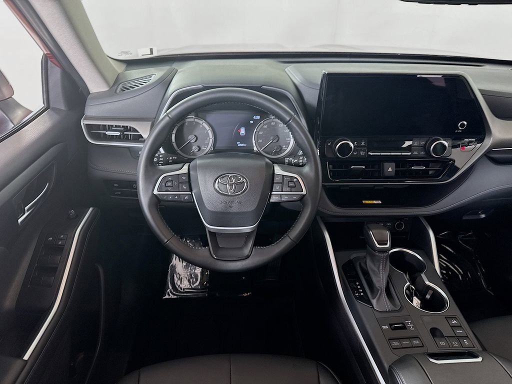 Certified 2025 Toyota Highlander XLE image 20