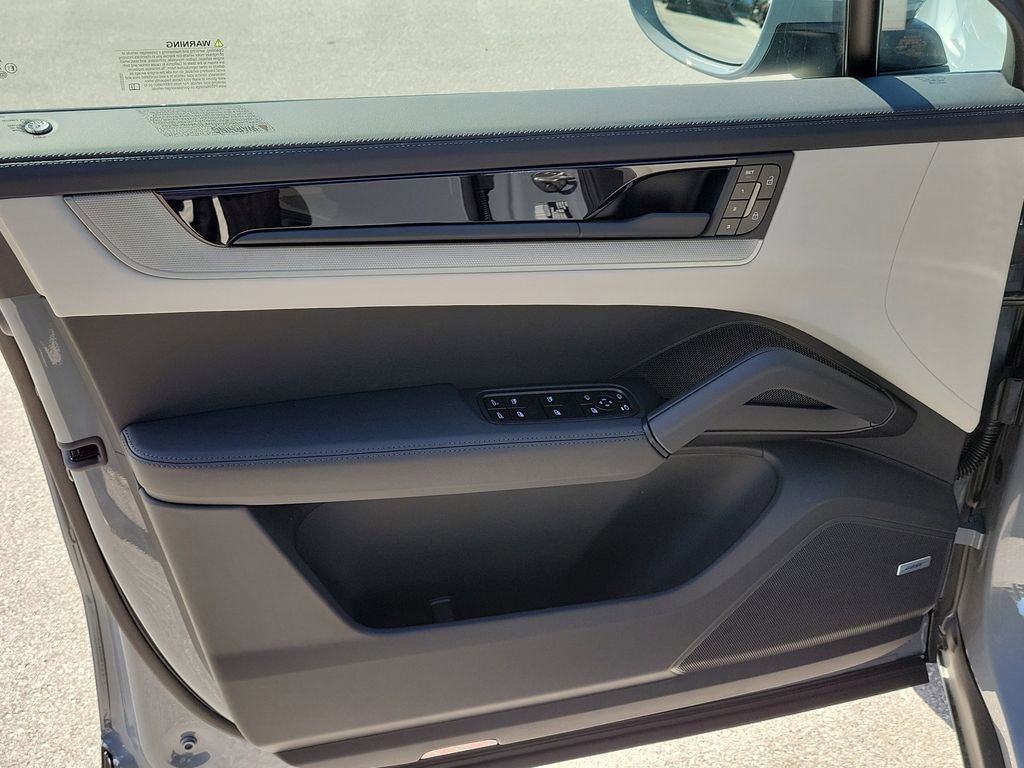 New 2026 Porsche Cayenne Coupe image 24