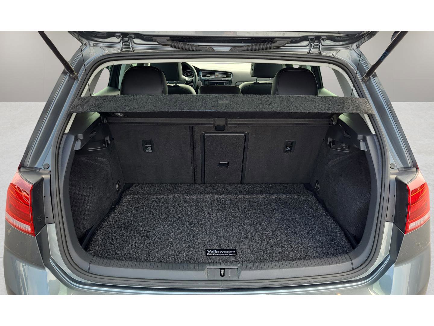 Used 2021 Volkswagen Golf 4-Door image 25