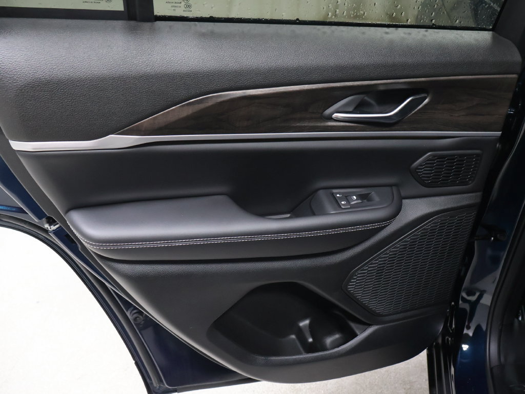 New 2027 Jeep Grand Cherokee Limited AWD/4WD image 12