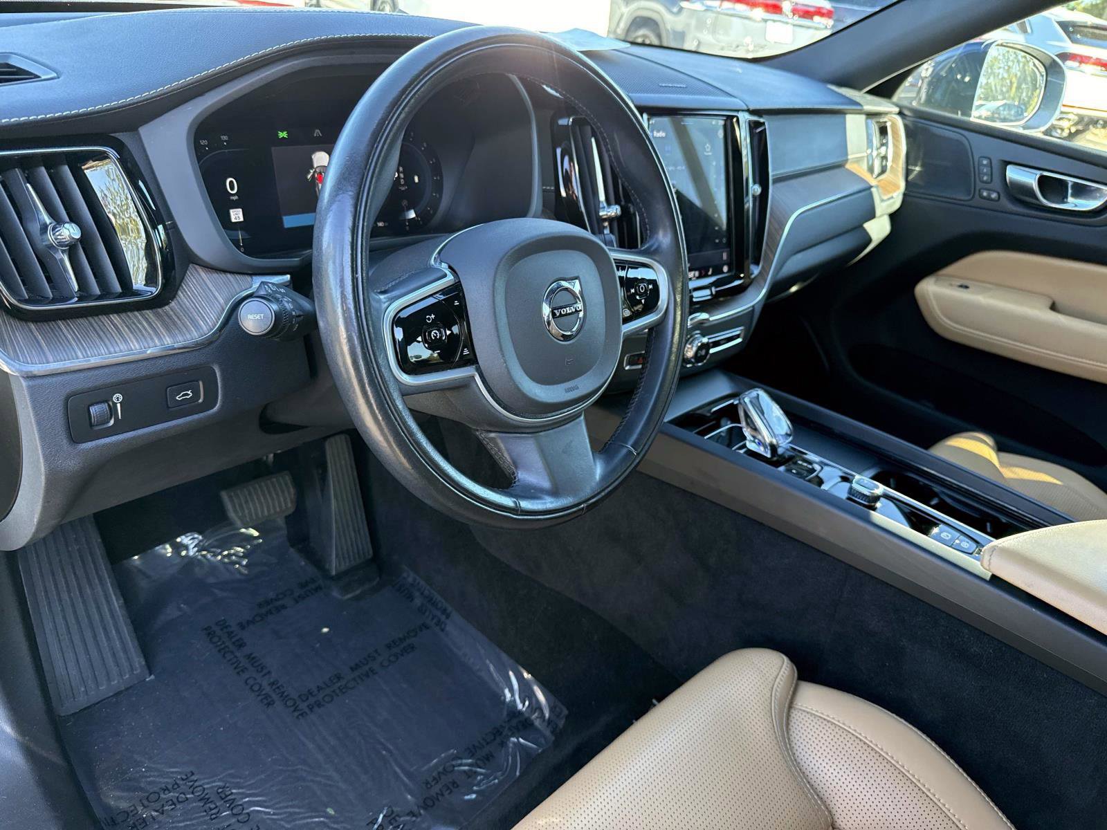 Used 2022 Volvo XC60 B5 Inscription w/ Advanced Package image 25