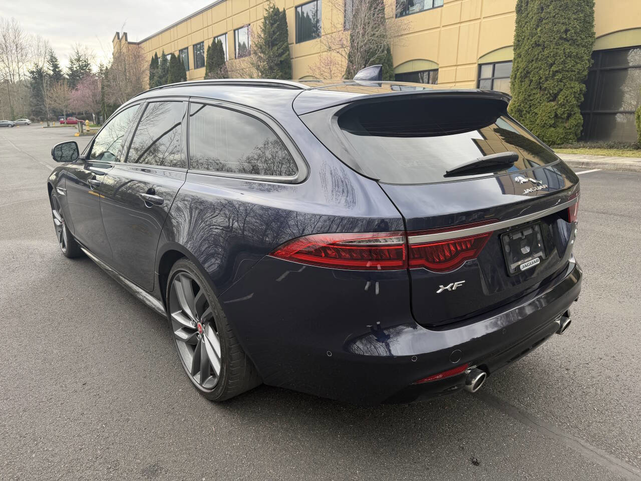 Used 2018 Jaguar XF S image 9