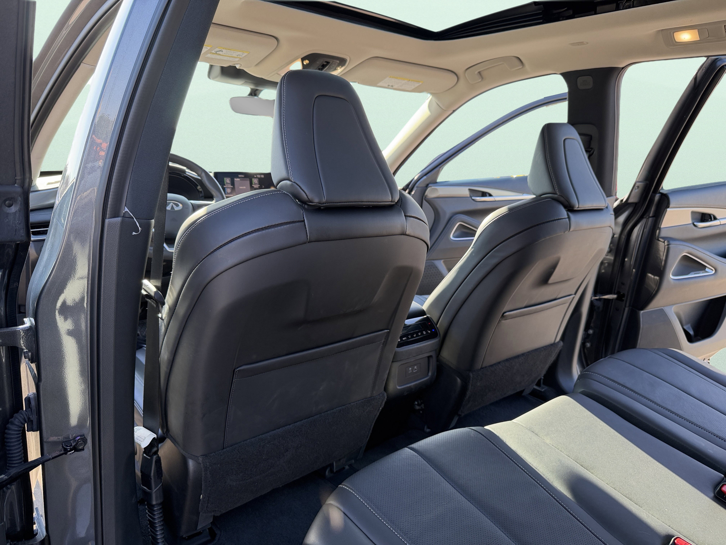 Used 2025 INFINITI QX60 Luxe FWD image 31