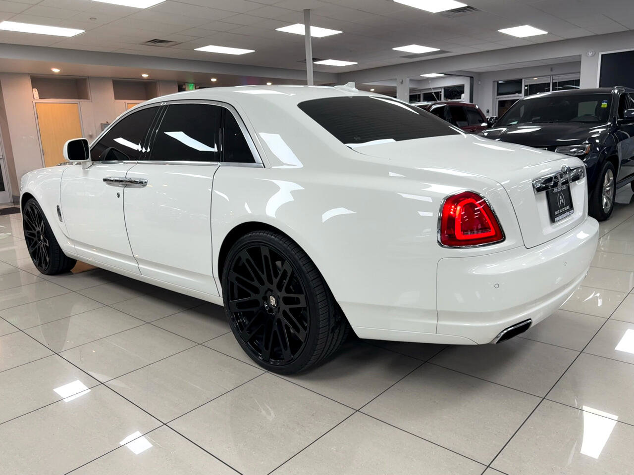 Used 2011 Rolls-Royce Ghost image 2