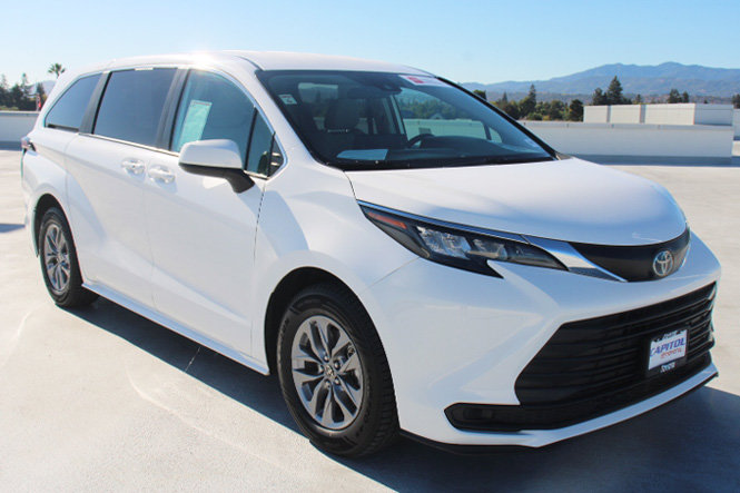 Certified 2024 Toyota Sienna LE FWD image 2