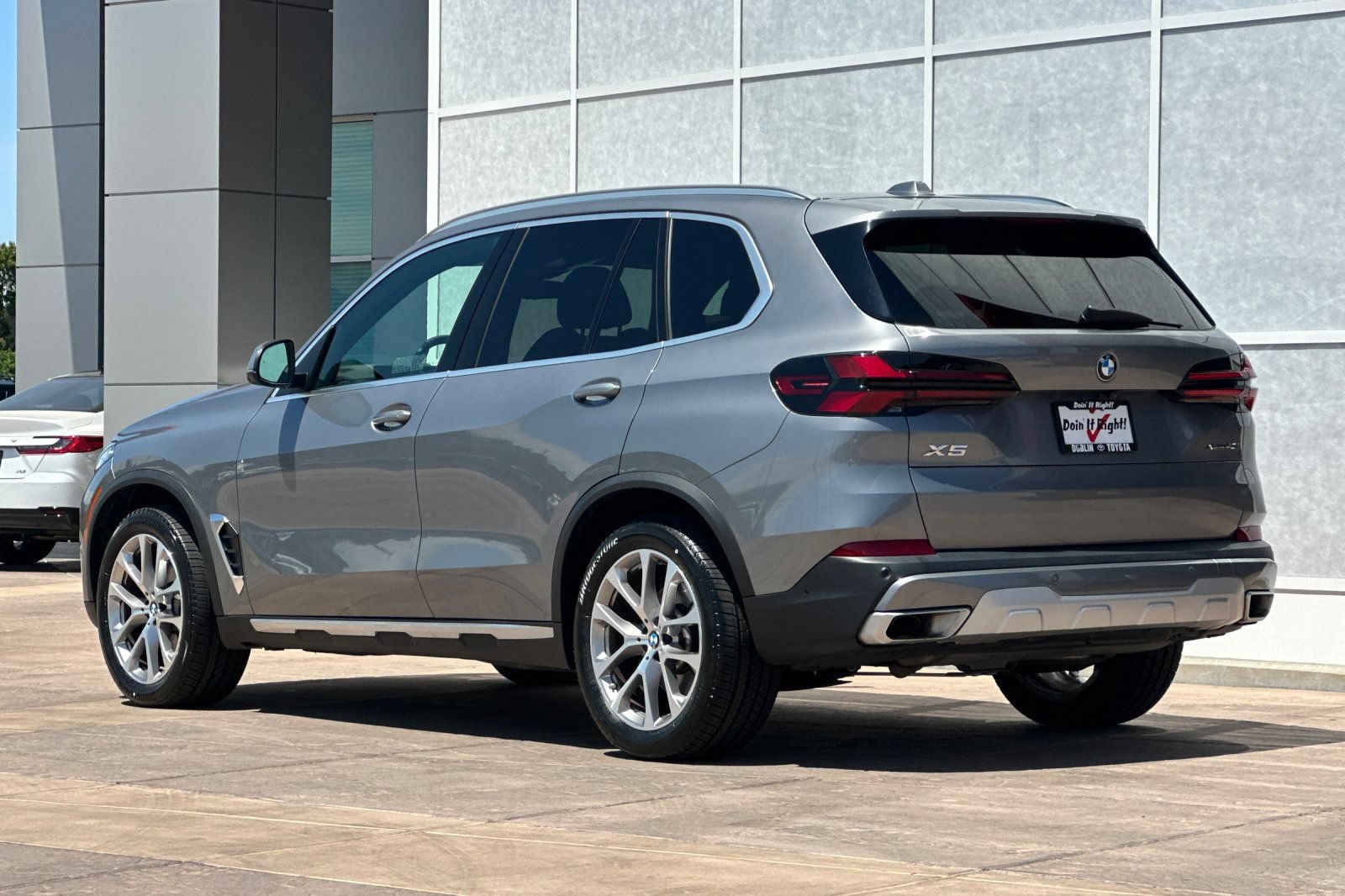 Used 2024 BMW X5 xDrive40i w/ Premium Package AWD/4WD image 6