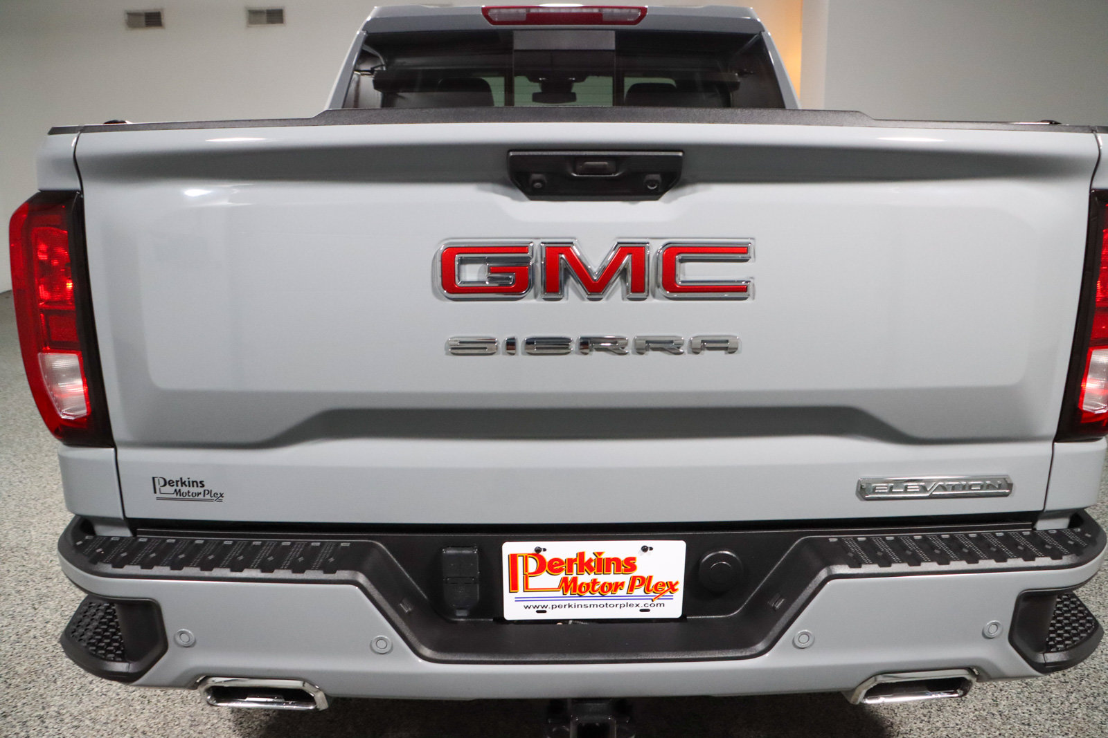 Used 2024 GMC Sierra 1500 Elevation w/ Elevation Premium Package AWD/4WD image 8