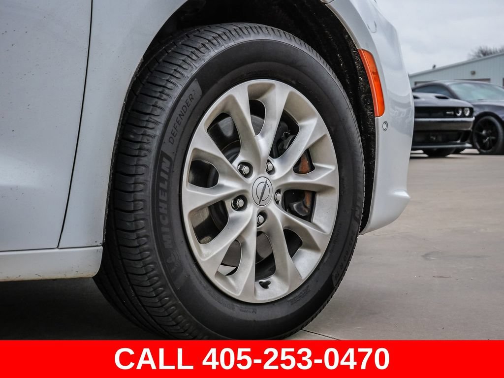 Used 2024 Chrysler Pacifica Touring-L AWD/4WD image 63