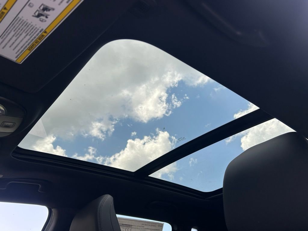 New 2025 Jeep Compass Latitude w/ Sun & Sound Group AWD/4WD image 18