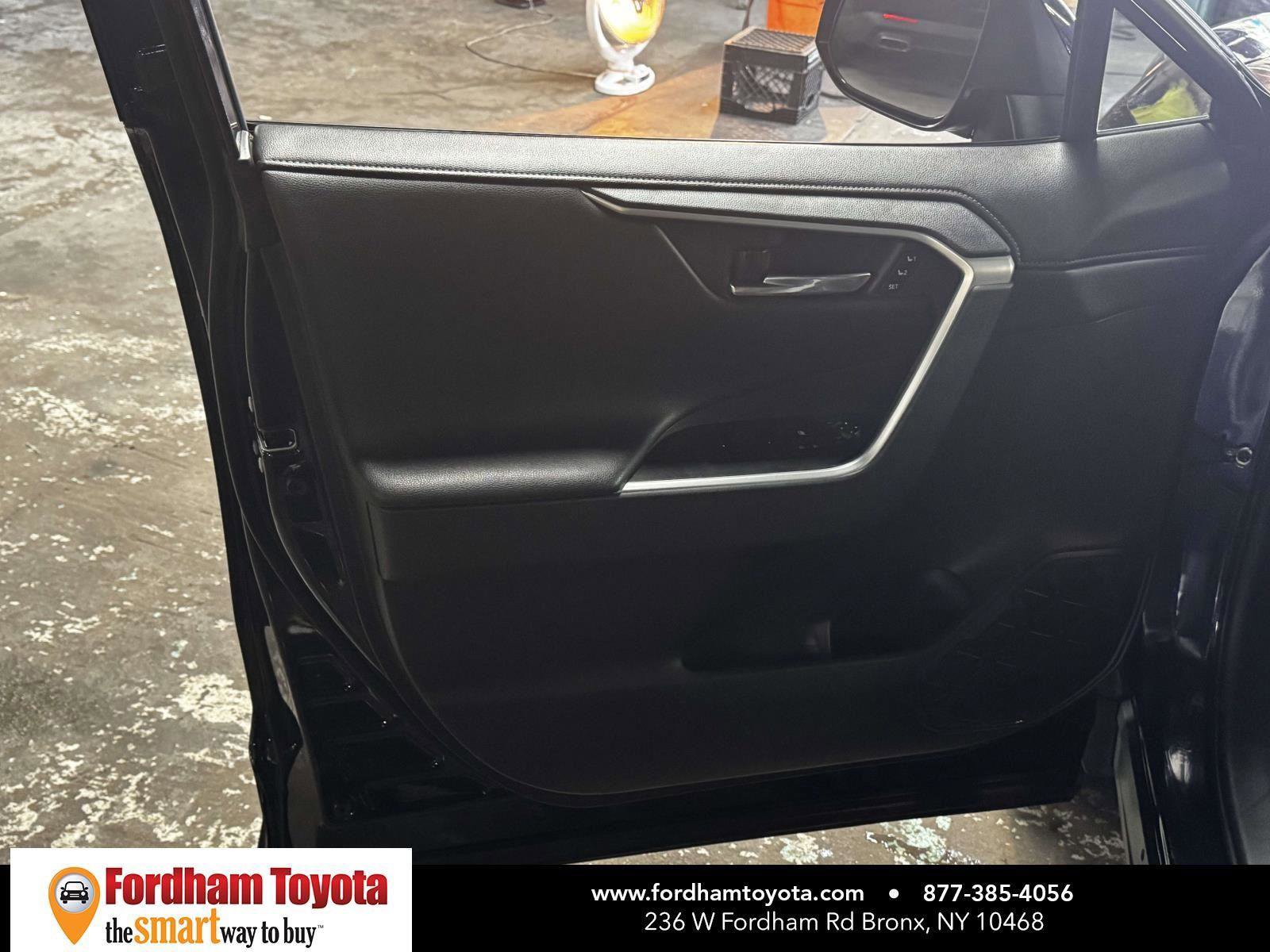 Used 2020 Toyota RAV4 Limited image 14