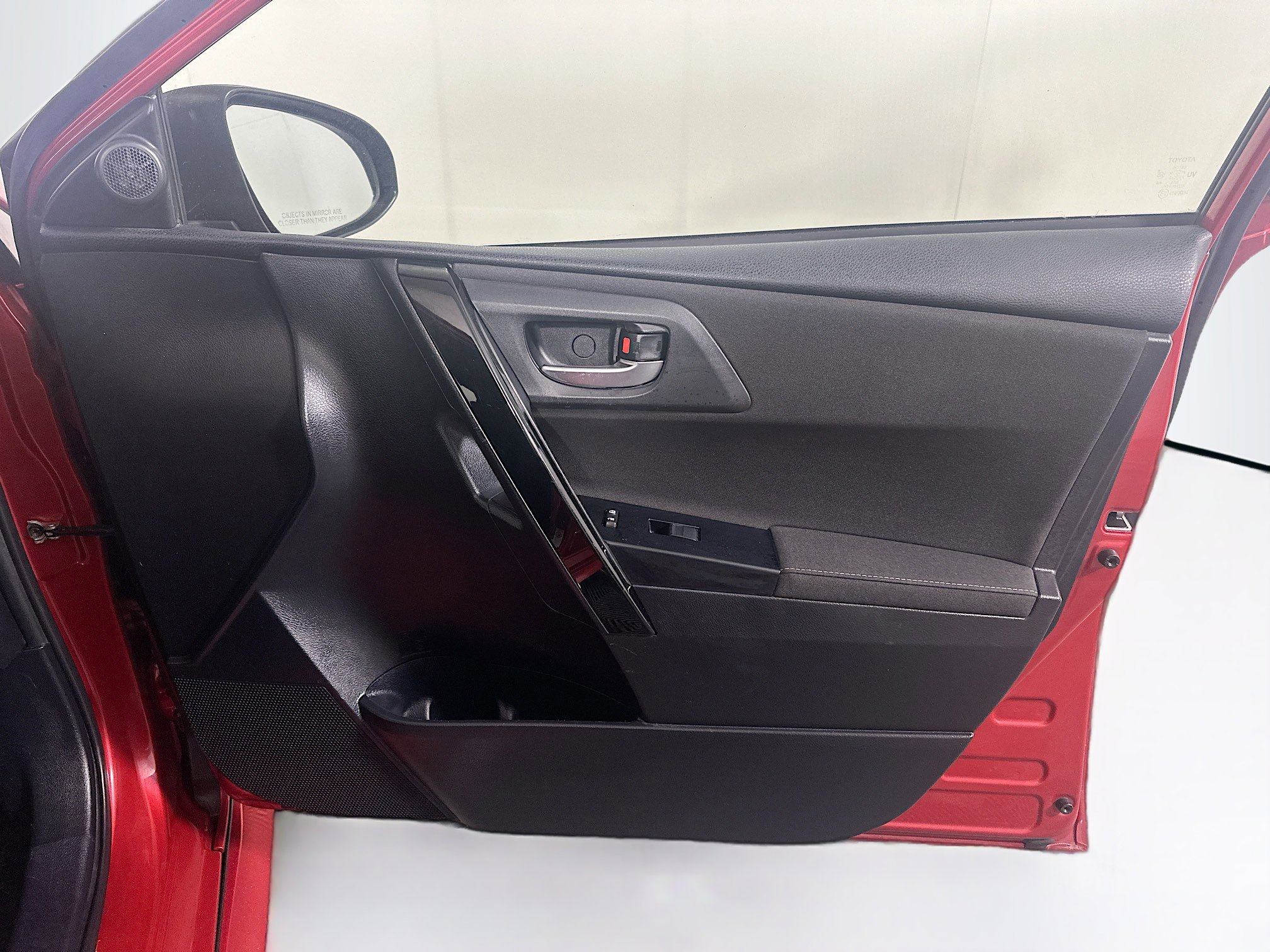 Used 2018 Toyota Corolla iM w/ Carpet Mat Package (TMS) FWD image 31