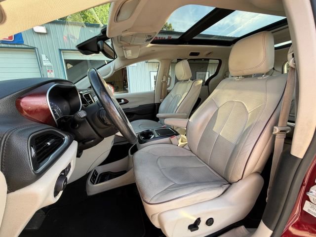 Used 2017 Chrysler Pacifica Limited FWD image 9