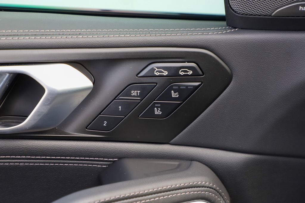 Used 2024 BMW X6 xDrive40i w/ Executive Package image 34