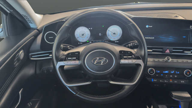 Used 2022 Hyundai Elantra Limited FWD image 16