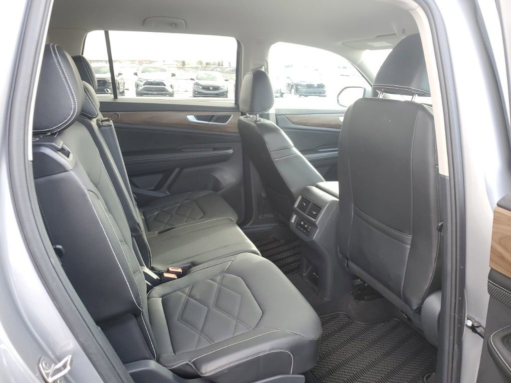 Used 2024 Volkswagen Atlas SE image 28