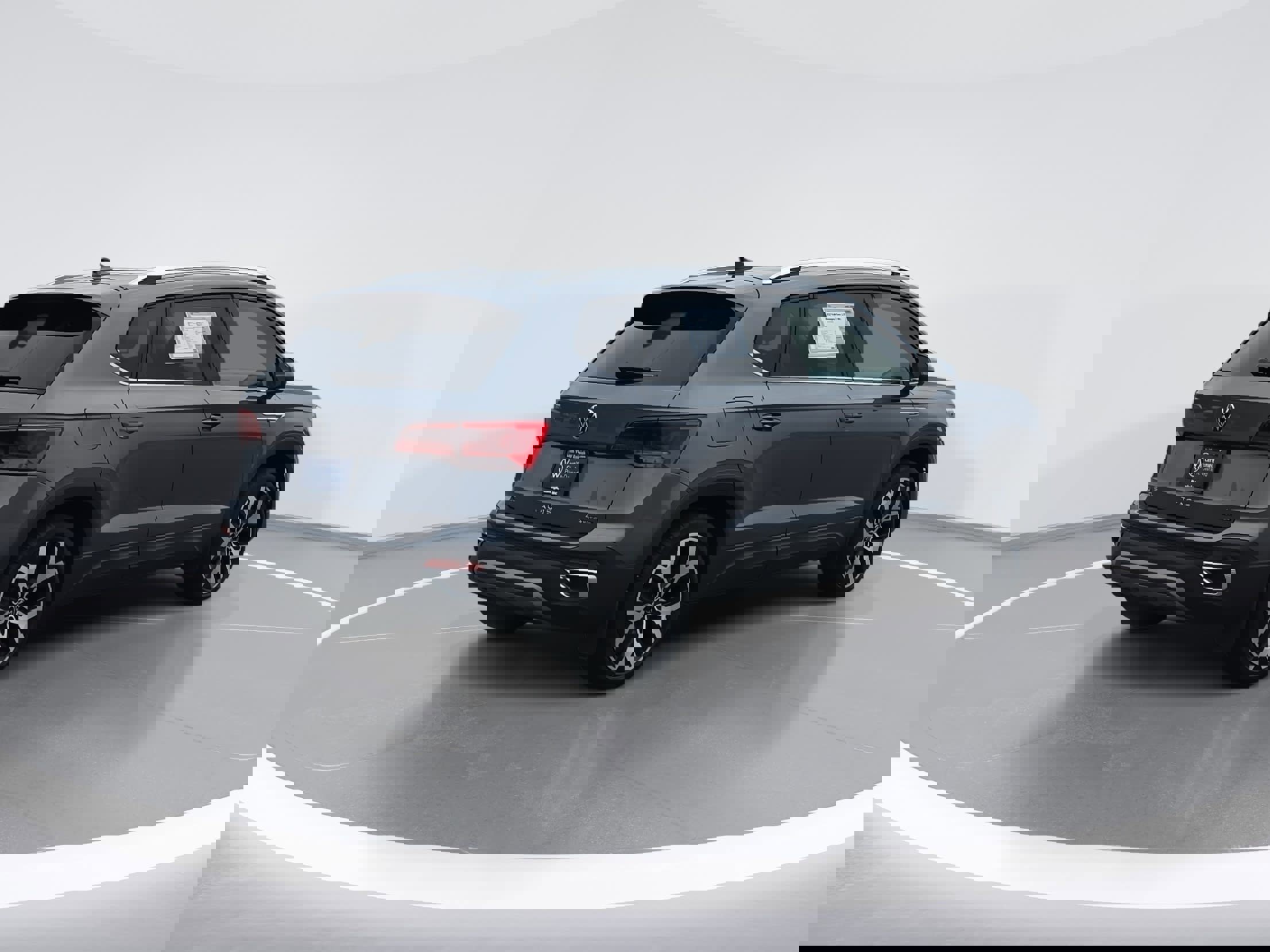 Certified 2022 Volkswagen Taos SEL w/ Panoramic Sunroof Package image 3