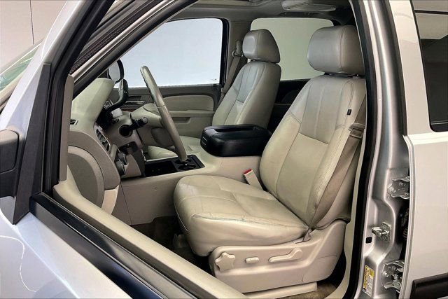 Used 2013 Chevrolet Avalanche LT AWD/4WD image 17