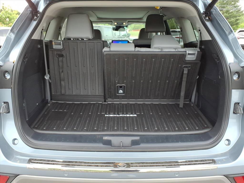 Used 2024 Toyota Highlander Platinum AWD/4WD image 11