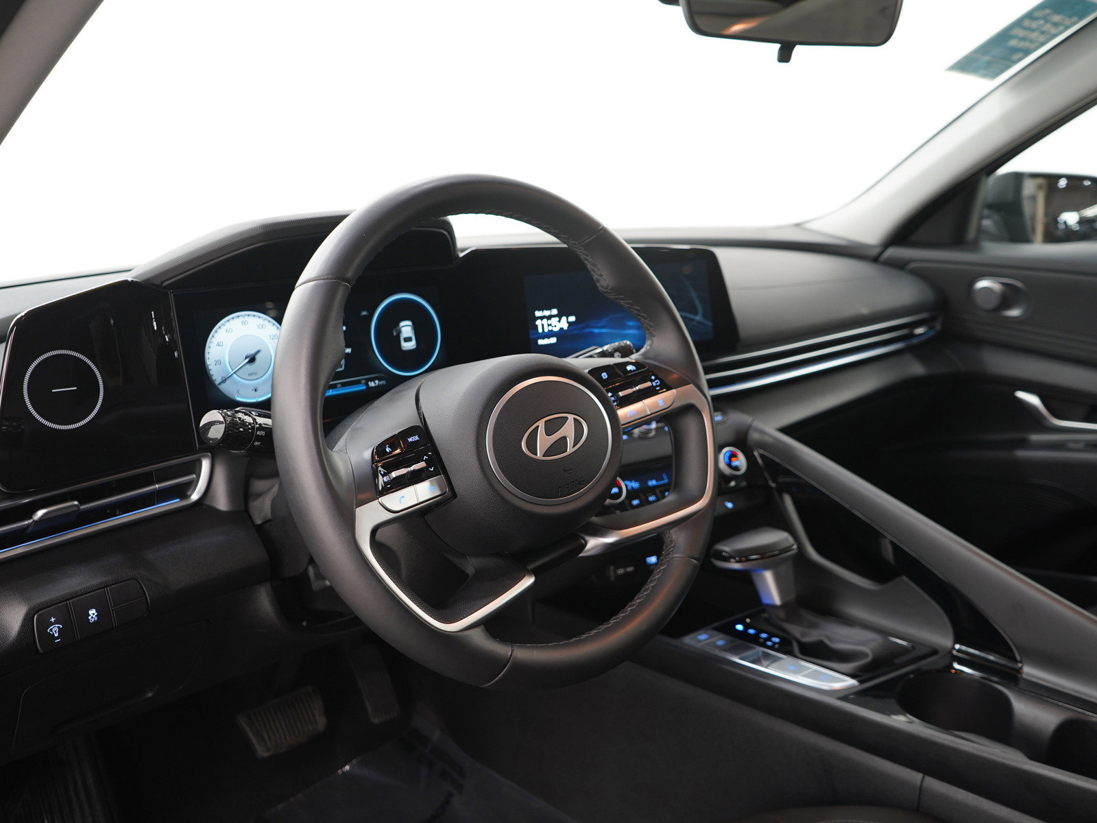 Used 2025 Hyundai Elantra SEL FWD image 22