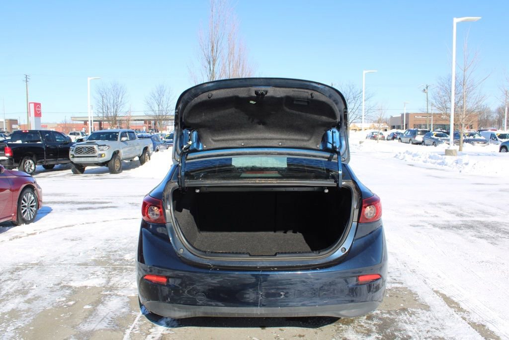 Used 2015 MAZDA MAZDA3 i Touring w/ Technology Package image 9