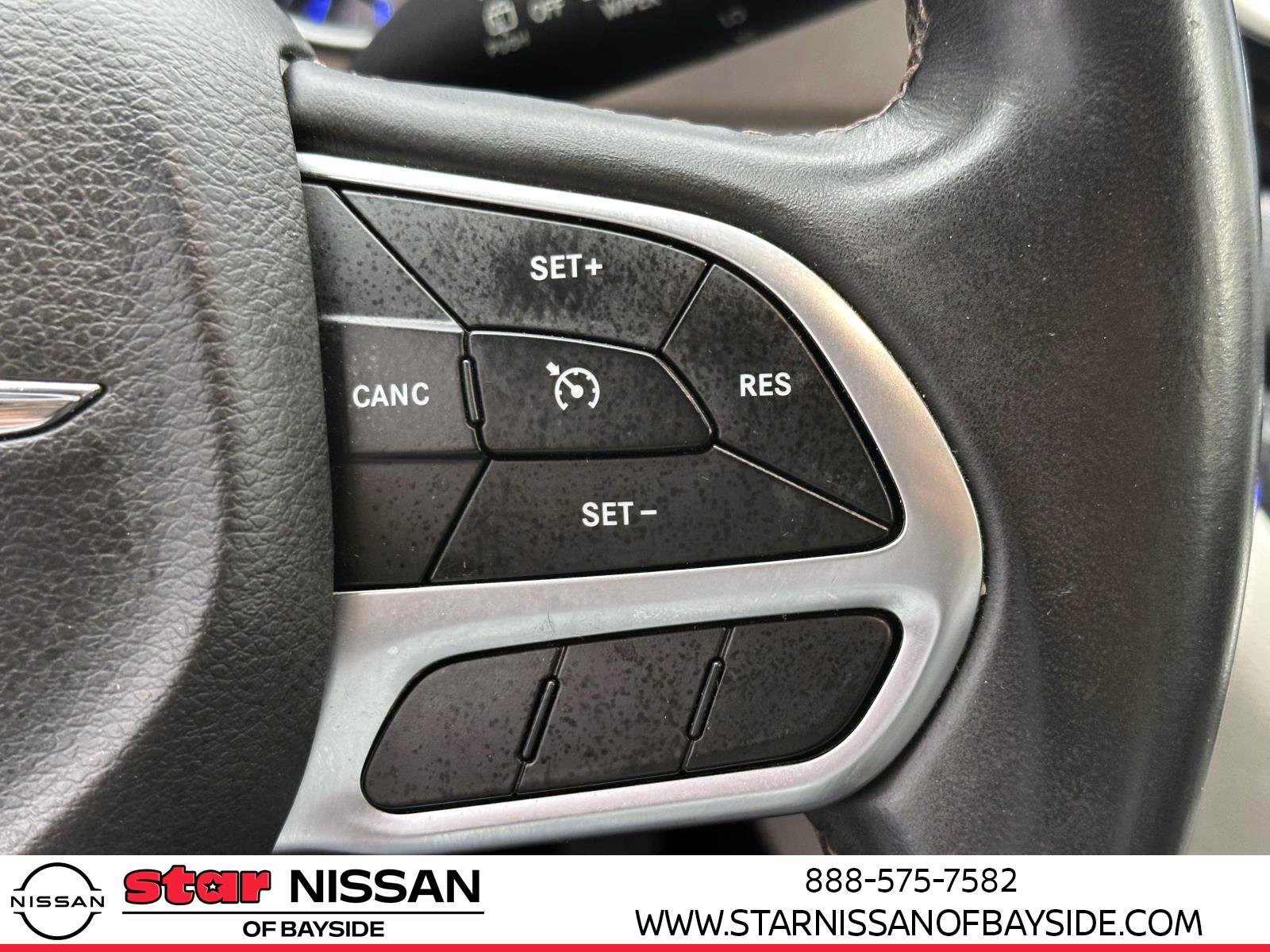 Used 2018 Chrysler Pacifica Touring-L image 27