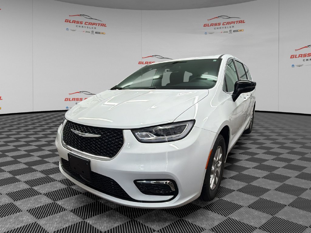 Used 2026 Chrysler Pacifica Select FWD image 3