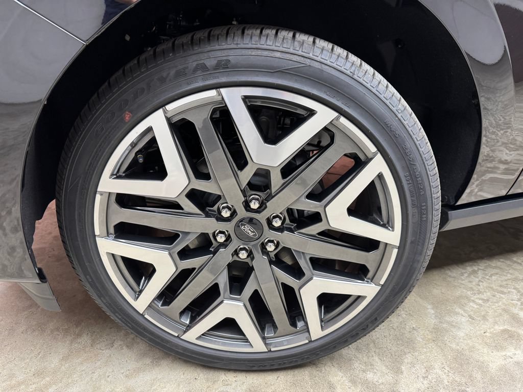 New 2027 Ford Expedition Platinum w/ Platinum Ultimate Package AWD/4WD image 29