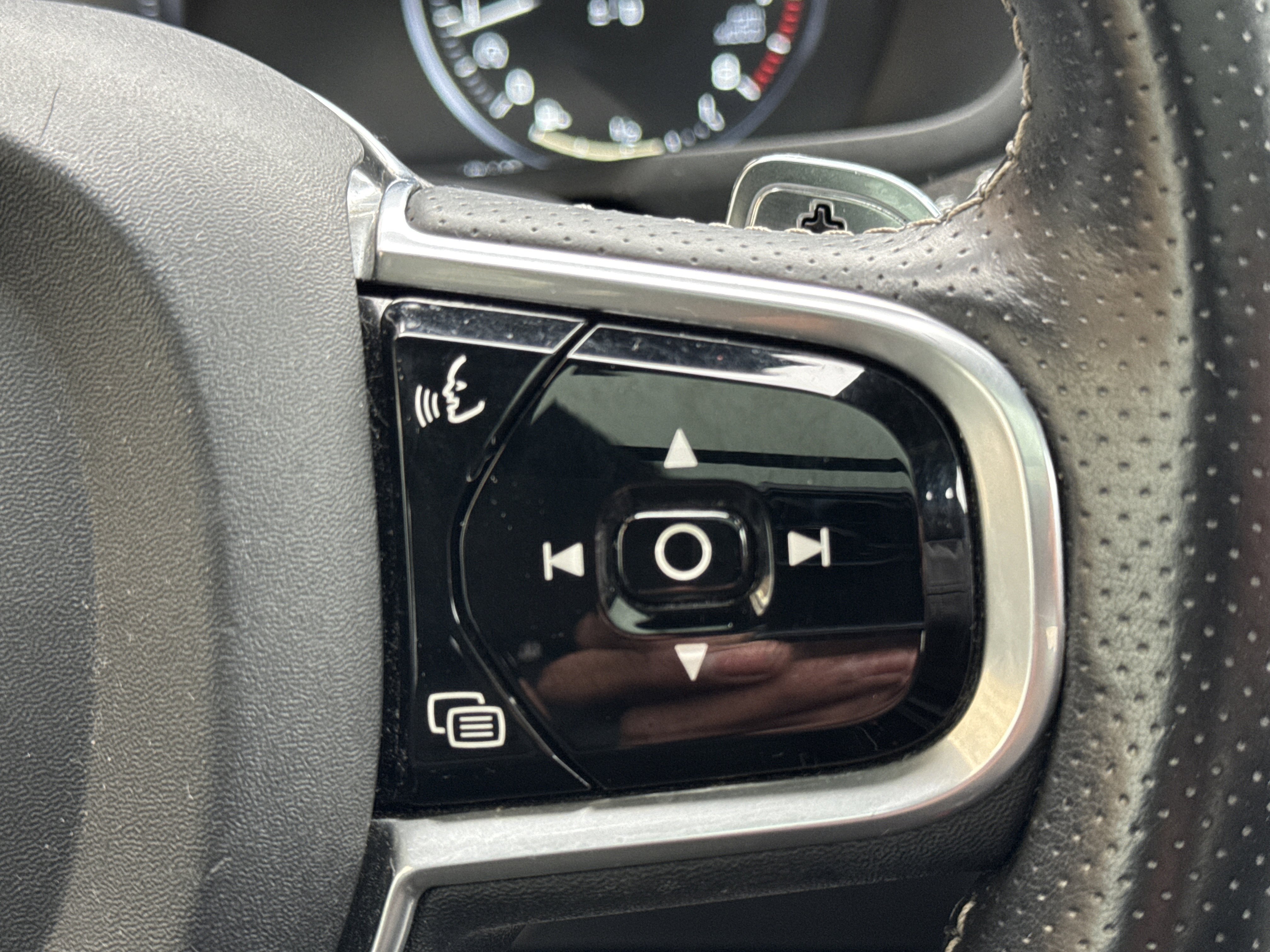 Used 2016 Volvo XC90 T6 R-Design w/ Vision Package image 19