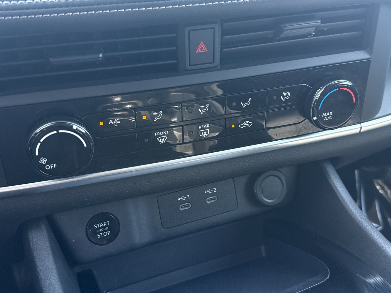 Used 2024 Nissan Rogue S FWD image 19