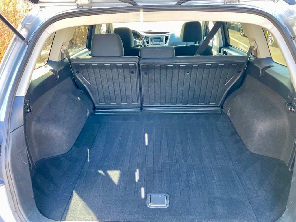 Used 2013 Subaru Outback 2.5i Premium AWD/4WD image 8