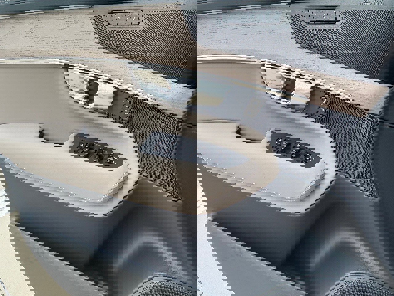 New 2026 Volvo XC90 B6 Ultra w/ Lounge Package image 16