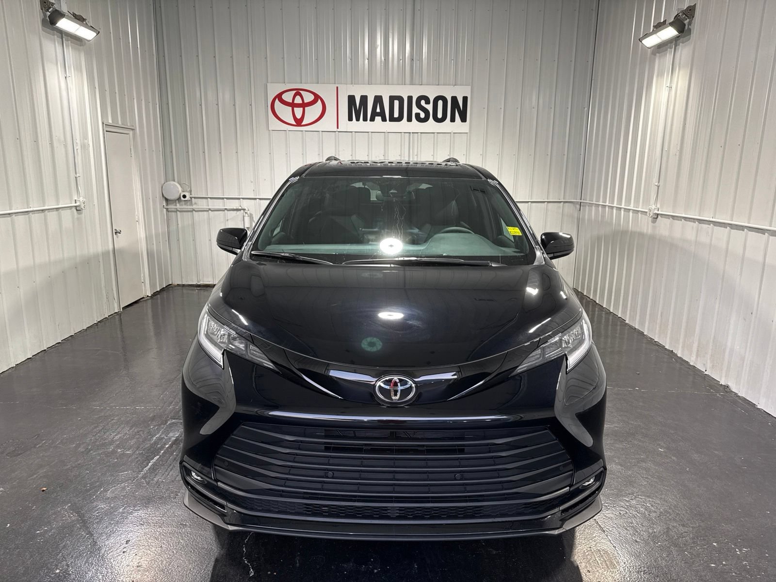 New 2026 Toyota Sienna XLE Woodland Edition AWD/4WD image 5
