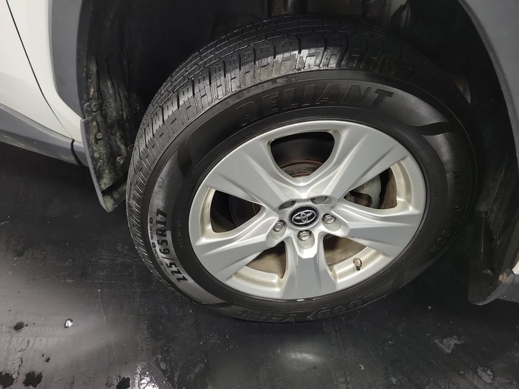 Used 2019 Toyota RAV4 XLE w/ Carpet Mat Package AWD/4WD image 10