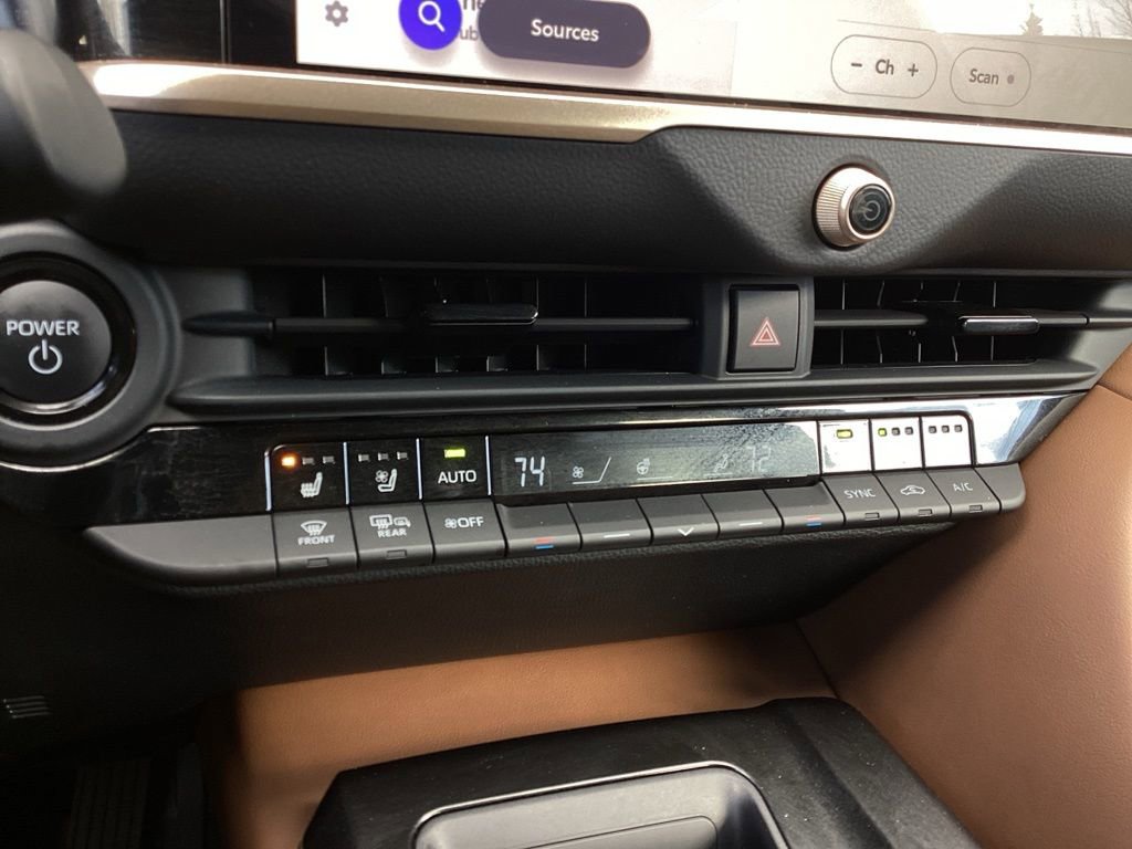 Used 2025 Toyota Crown Signia image 13