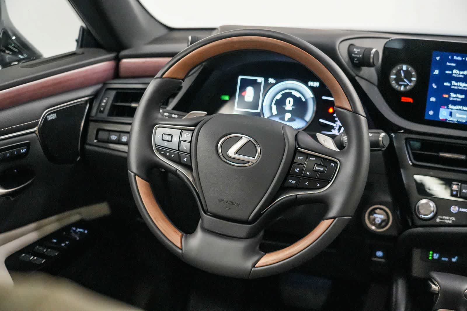 Used 2025 Lexus ES 300h w/ Accessory Package (Z2) FWD image 15