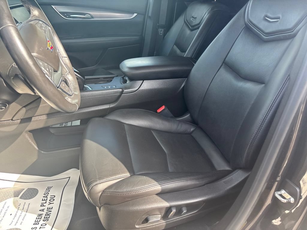 Used 2018 Cadillac XT5 Luxury w/ Driver Awareness Package AWD/4WD image 14