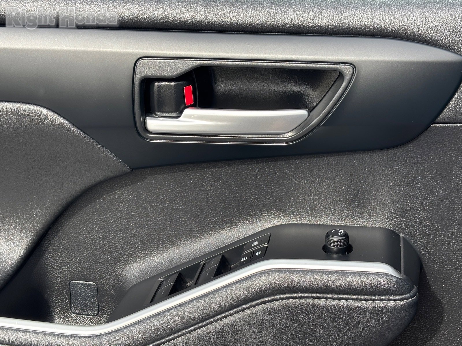 Used 2024 Toyota Highlander XLE image 11