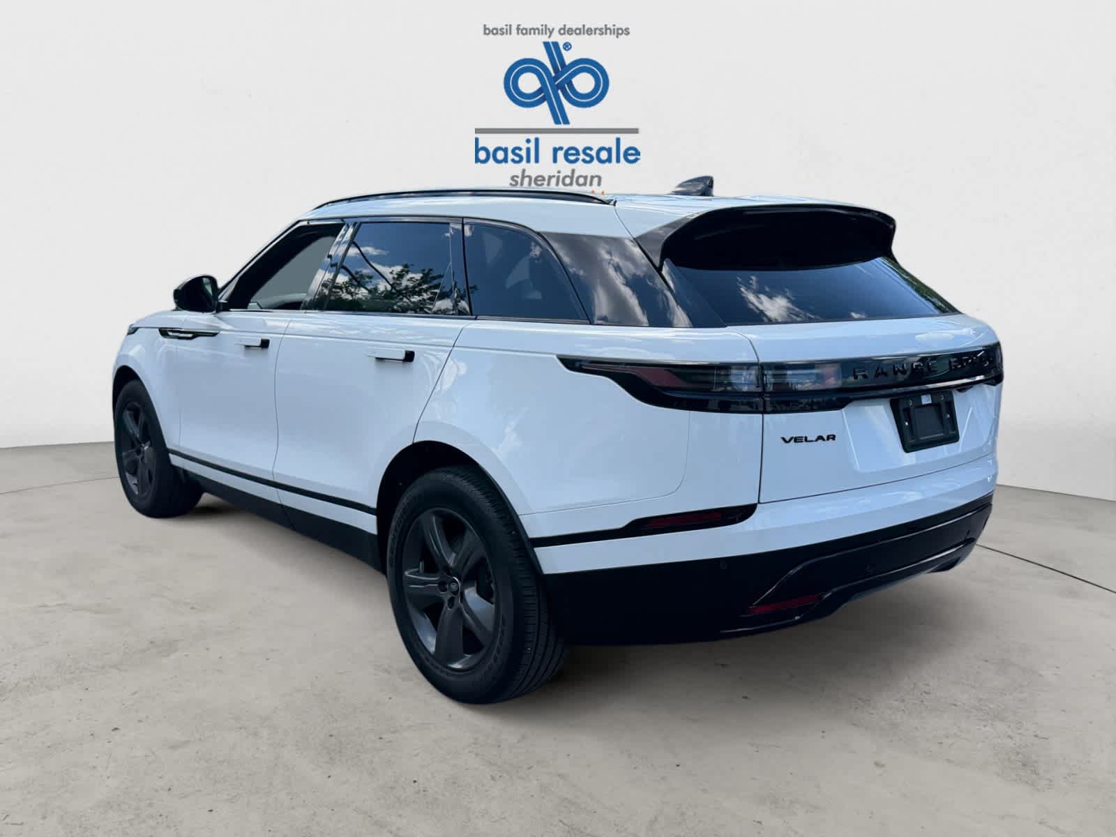 Used 2025 Land Rover Range Rover Velar Dynamic SE AWD/4WD image 4