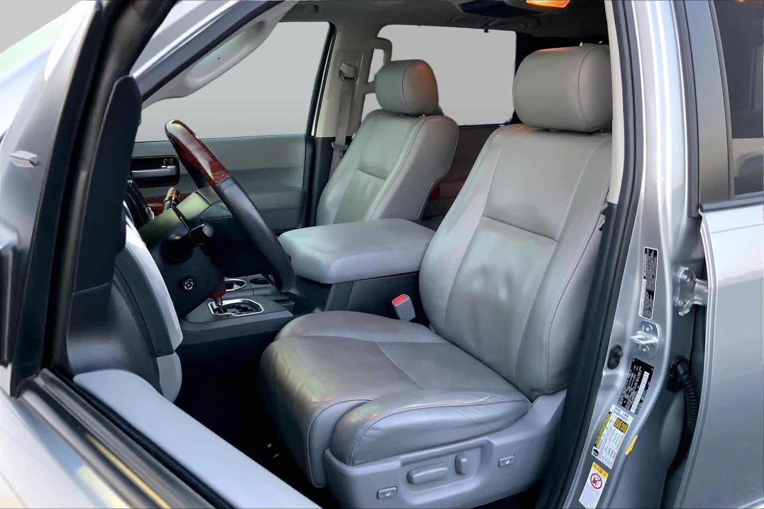 Used 2020 Toyota Sequoia Platinum RWD image 8