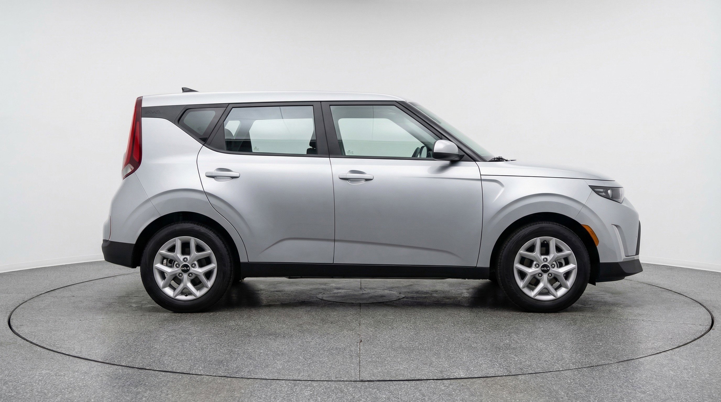 Used 2025 Kia Soul LX w/ LX Technology Package FWD image 11