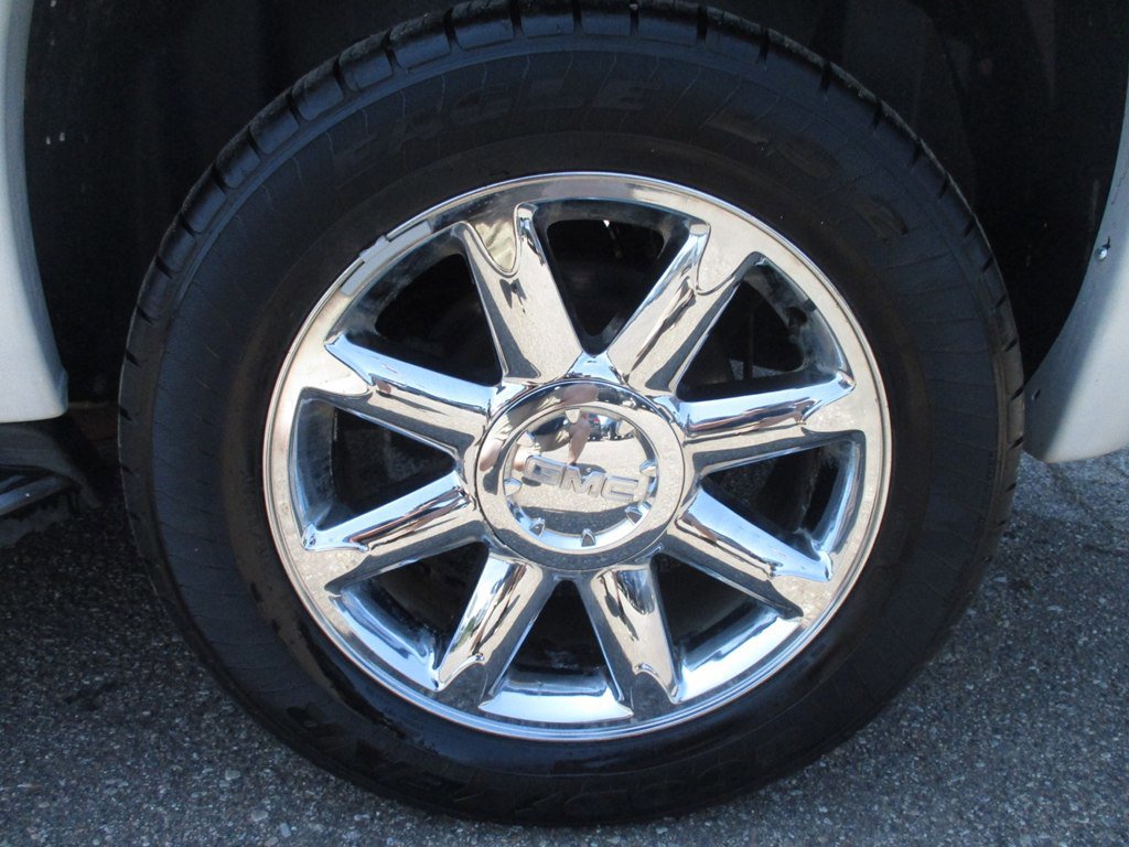 Used 2010 GMC Yukon Denali image 18