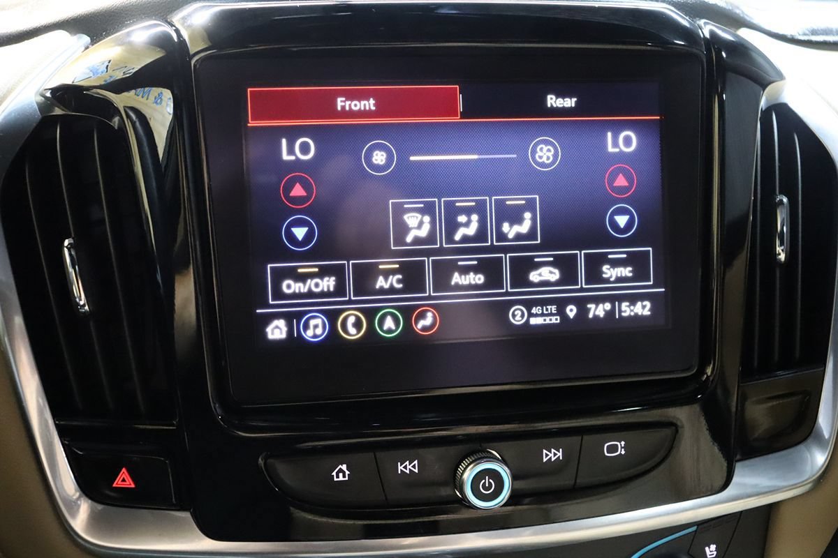 Used 2023 Chevrolet Traverse Premier FWD image 50