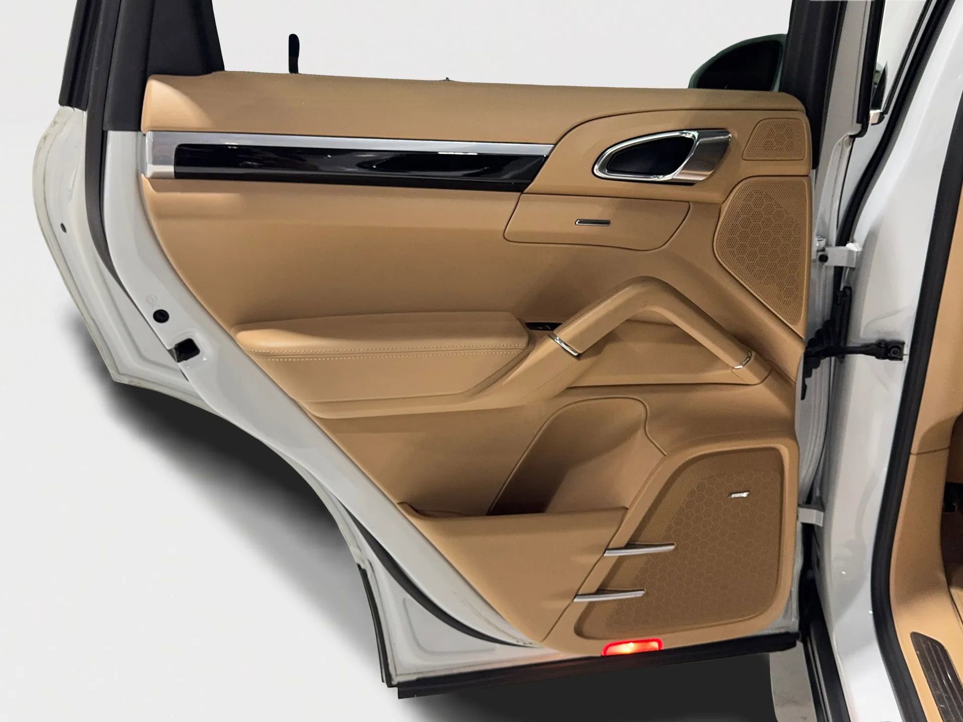 Used 2015 Porsche Cayenne S w/ Premium Package image 16