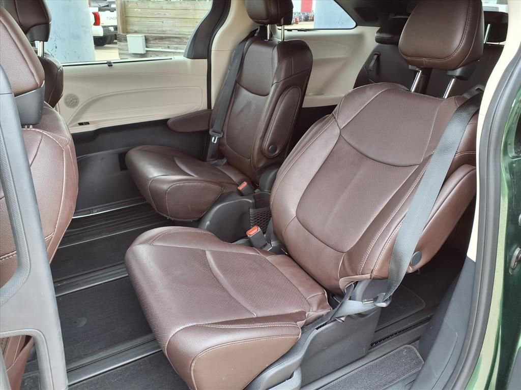 Used 2023 Toyota Sienna Platinum image 19