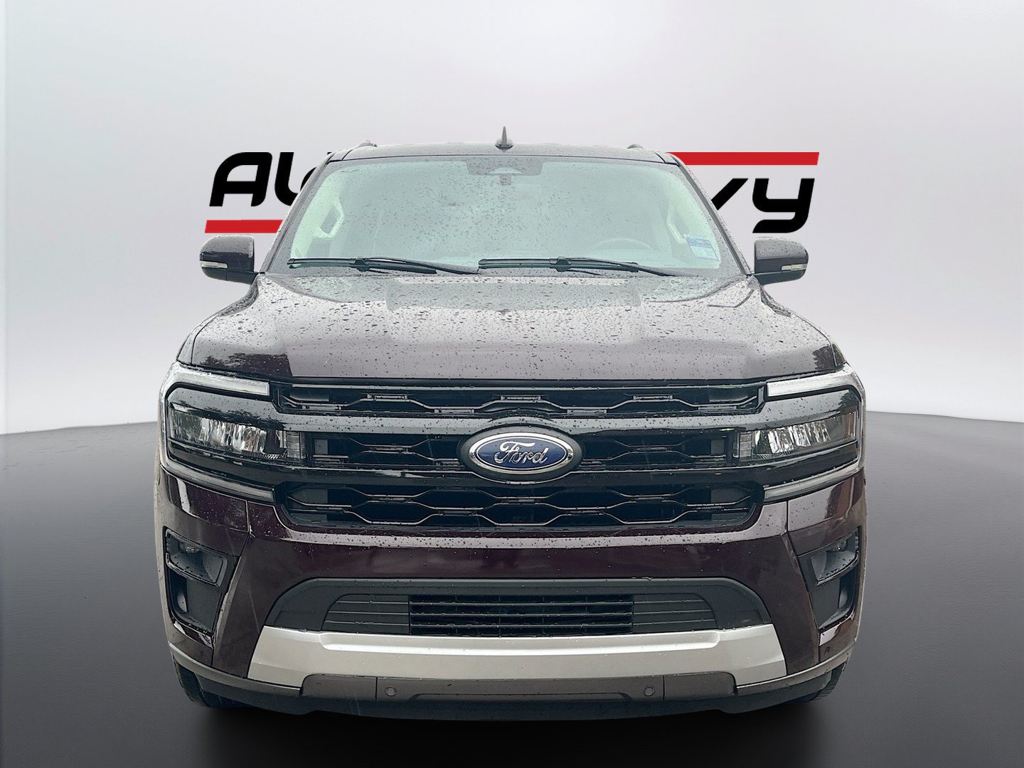 Used 2024 Ford Expedition XLT RWD image 2