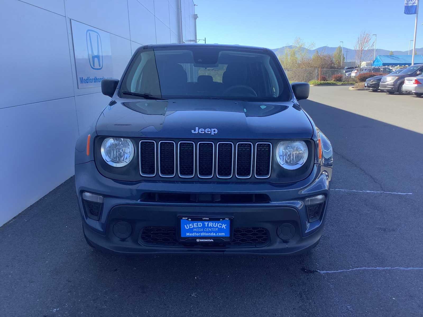 Used 2023 Jeep Renegade Latitude AWD/4WD image 6